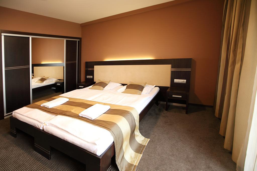 Dolphin 4* Senec