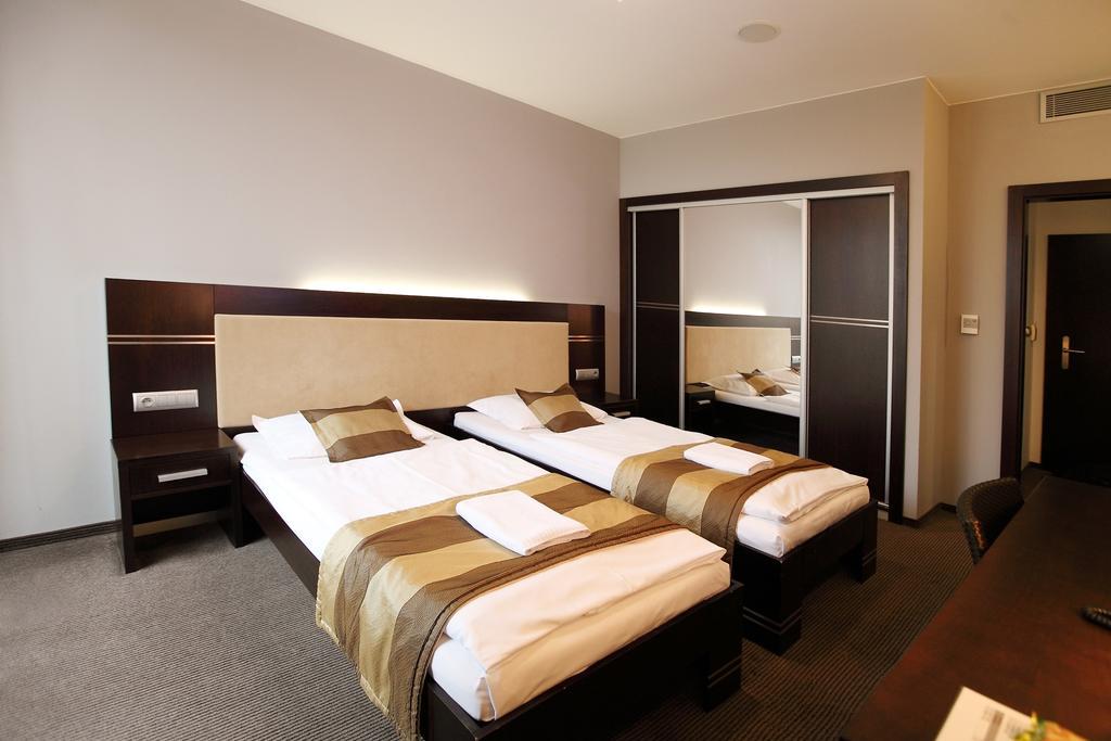 Dolphin - Adult Friendly 4*