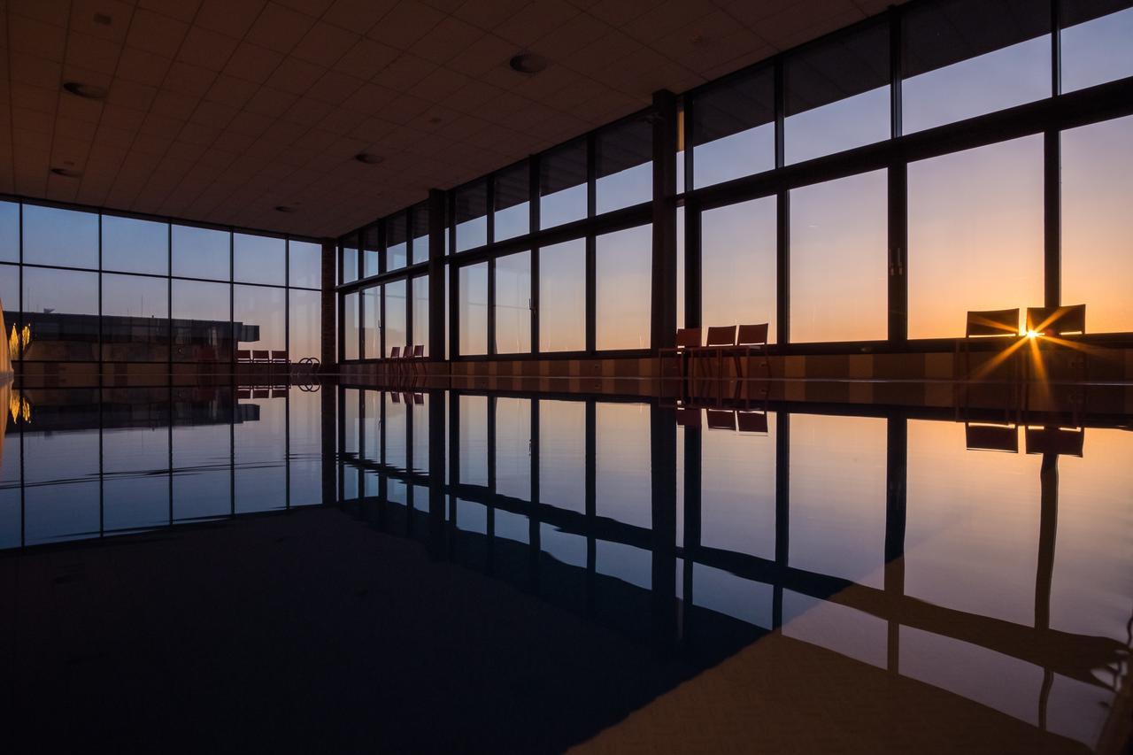 Dolphin Hotel 4*