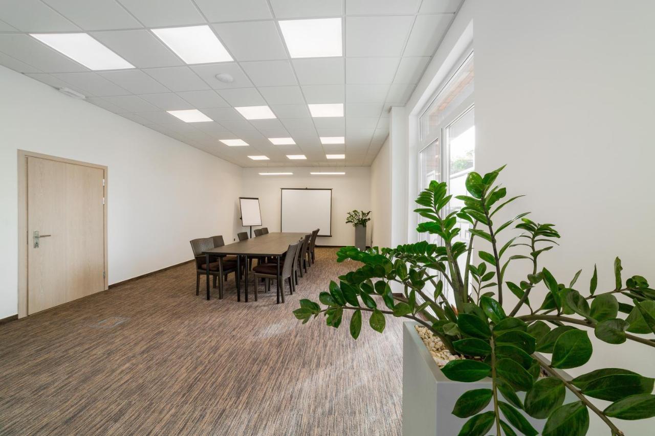 Dolphin Hotel Senec